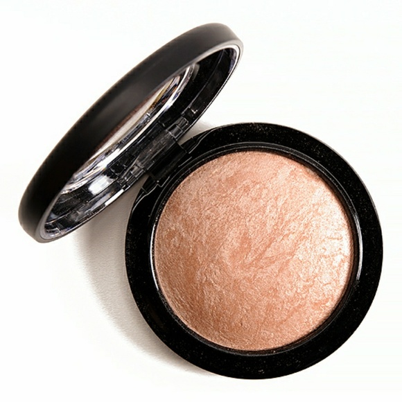 MAC Cosmetics Other - Mac soft &gentle highlighter